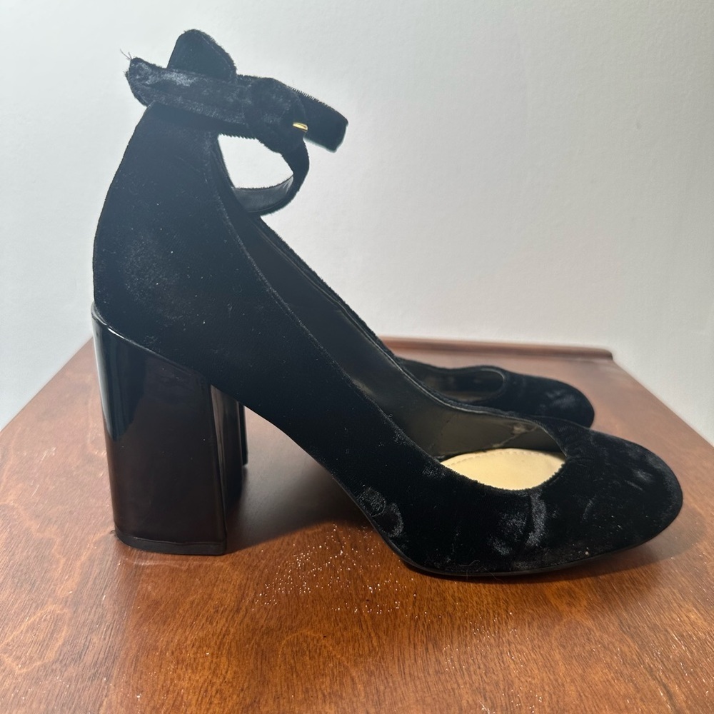 Marc Fisher Elegant Black Velvet Women's Heels - Picture 4 of 11